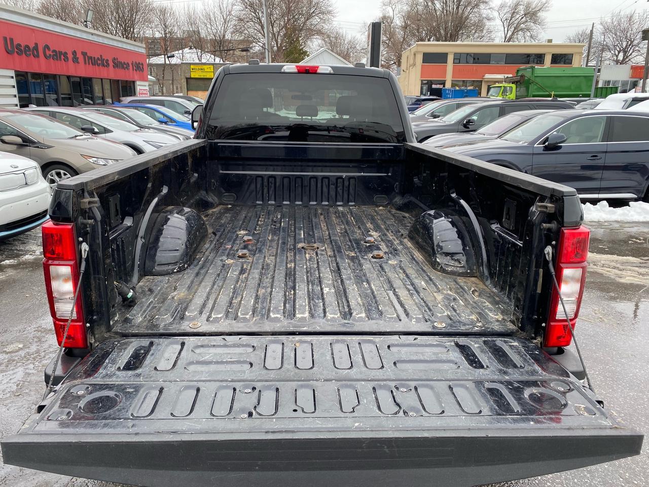 2022 Ford F-350 XLT |Crew Cab | DRW | 6.7L PowerStroke Diesel | Commercial Leasing Available. Photo