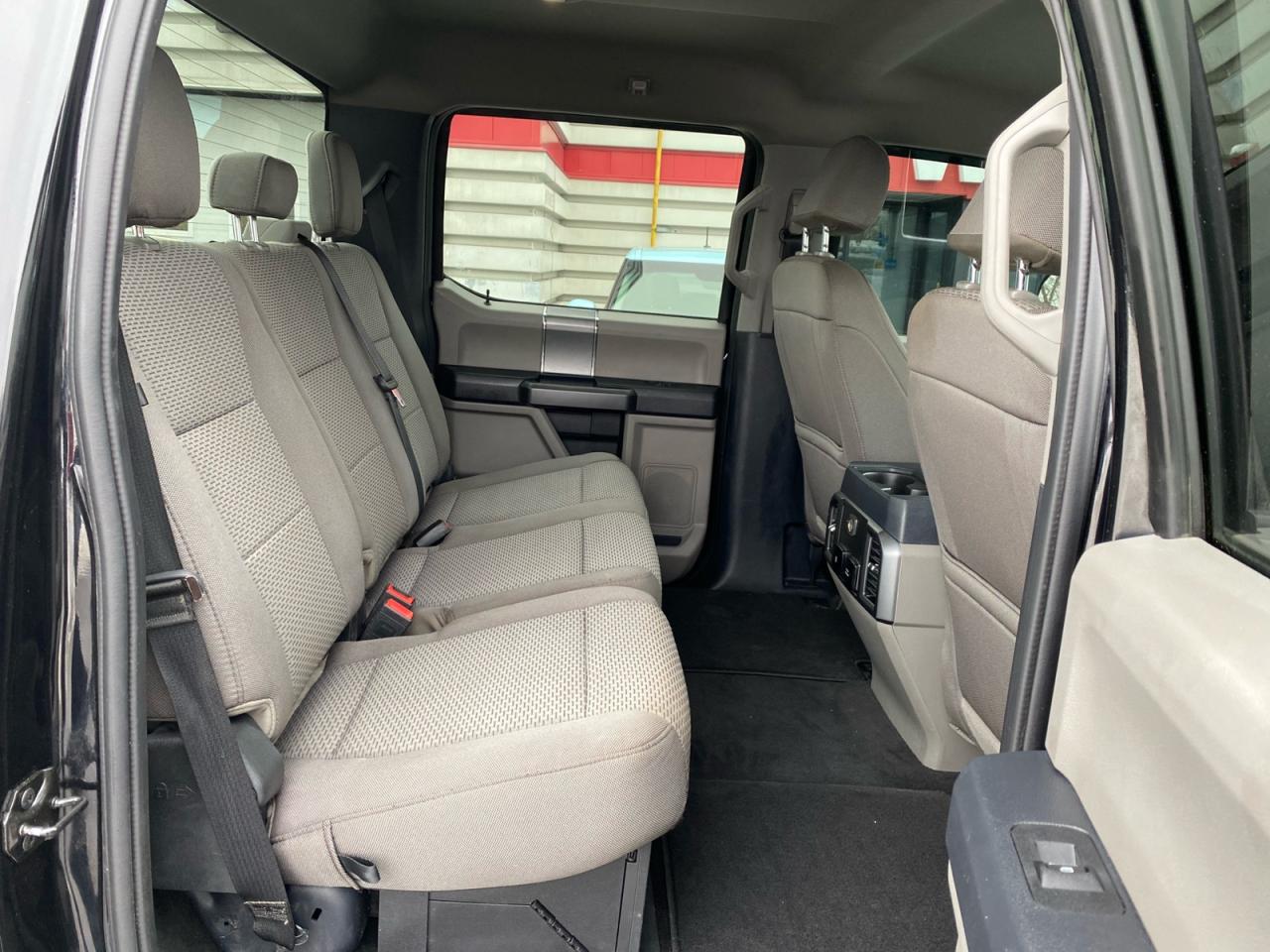 2022 Ford F-350 XLT |Crew Cab | DRW | 6.7L PowerStroke Diesel | Commercial Leasing Available. Photo