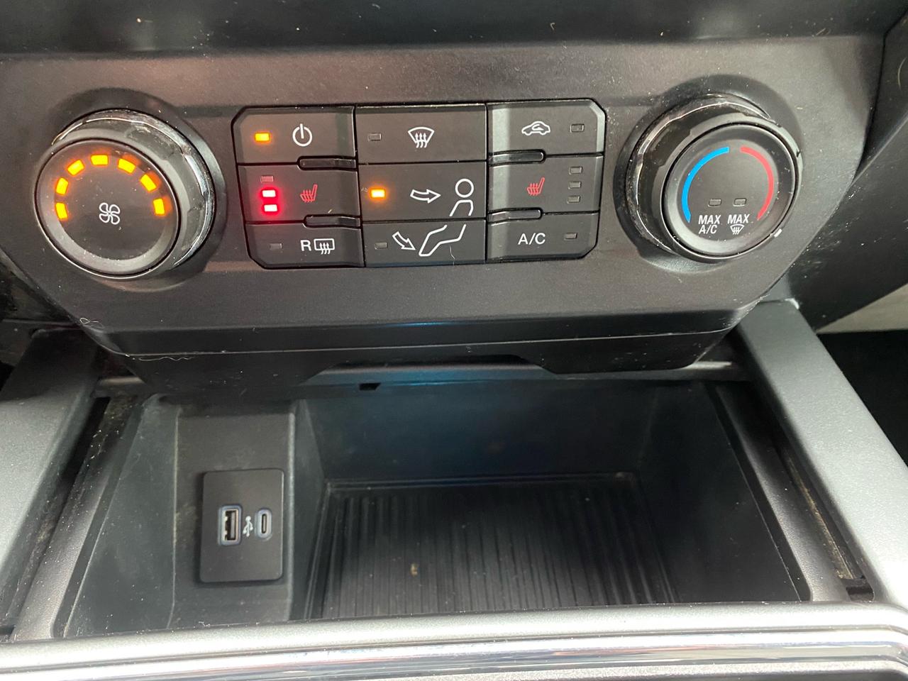 2022 Ford F-350 XLT |Crew Cab | DRW | 6.7L PowerStroke Diesel | Commercial Leasing Available. Photo