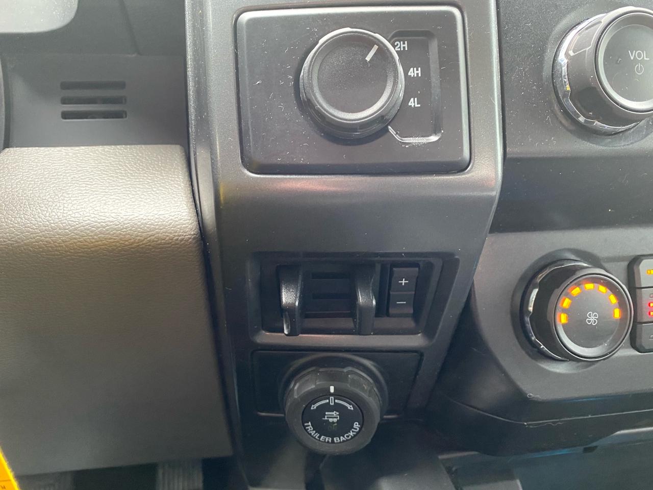 2022 Ford F-350 XLT |Crew Cab | DRW | 6.7L PowerStroke Diesel | Commercial Leasing Available. Photo