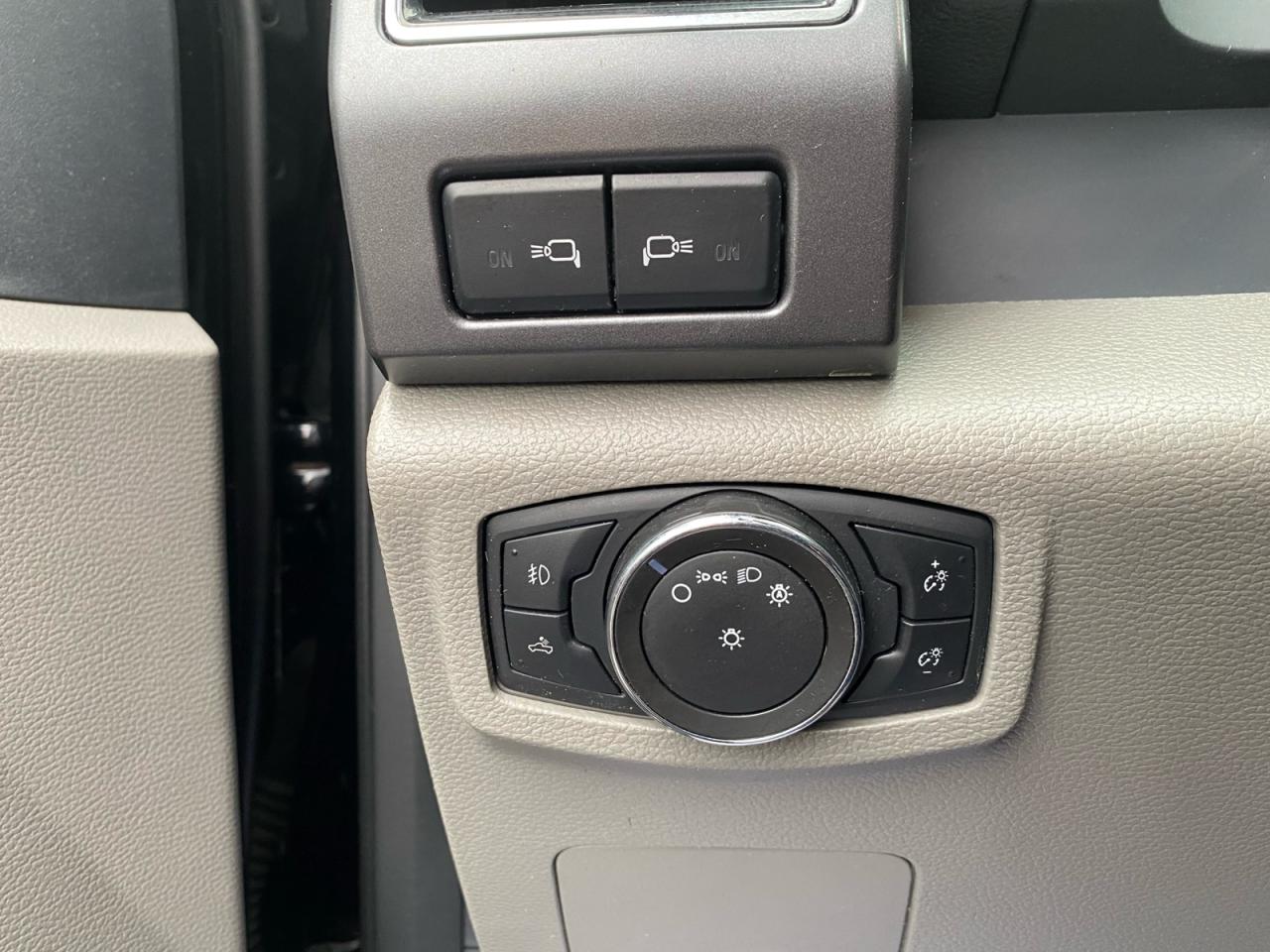 2022 Ford F-350 XLT |Crew Cab | DRW | 6.7L PowerStroke Diesel | Commercial Leasing Available. Photo