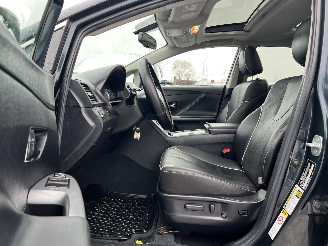 2013 Toyota Venza V6 PREMIUM PACKAGE Photo