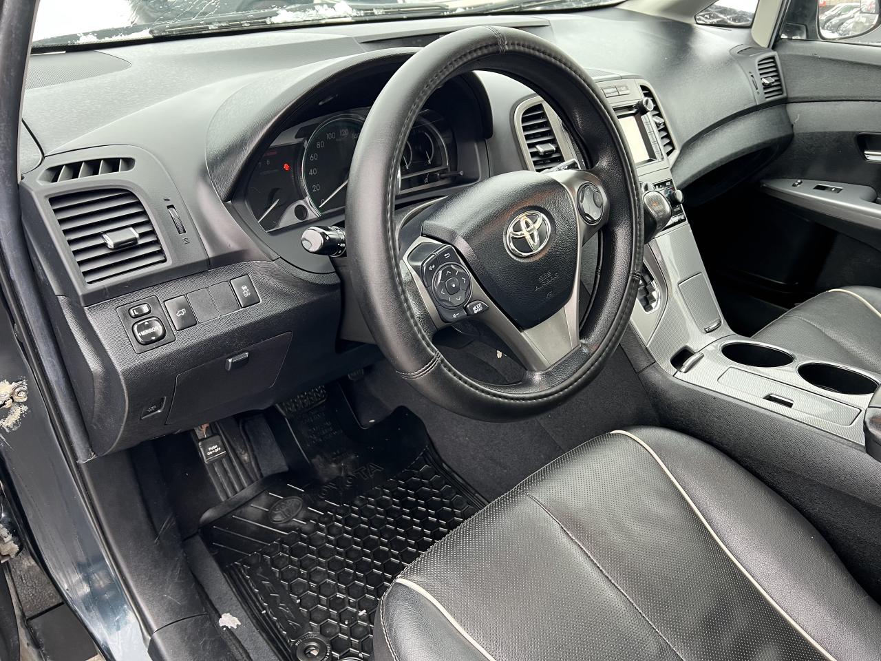2013 Toyota Venza V6 PREMIUM PACKAGE Photo
