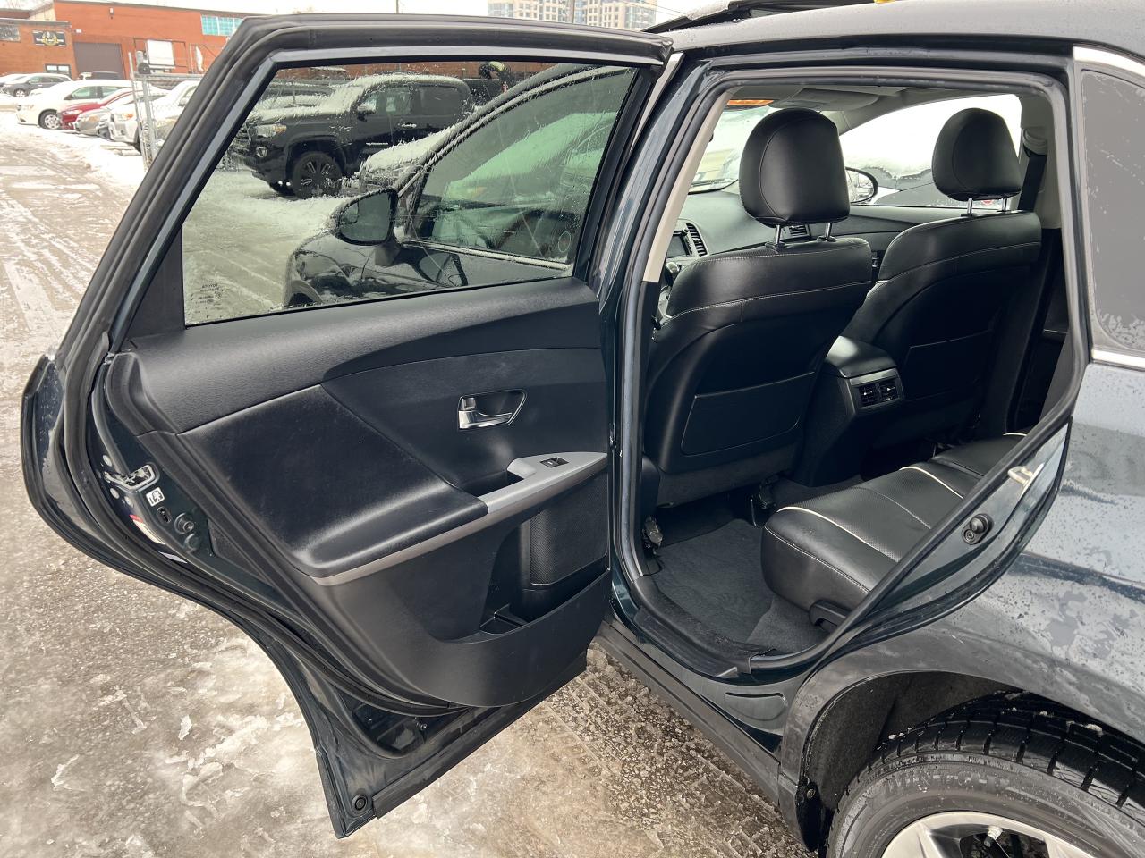 2013 Toyota Venza V6 PREMIUM PACKAGE Photo