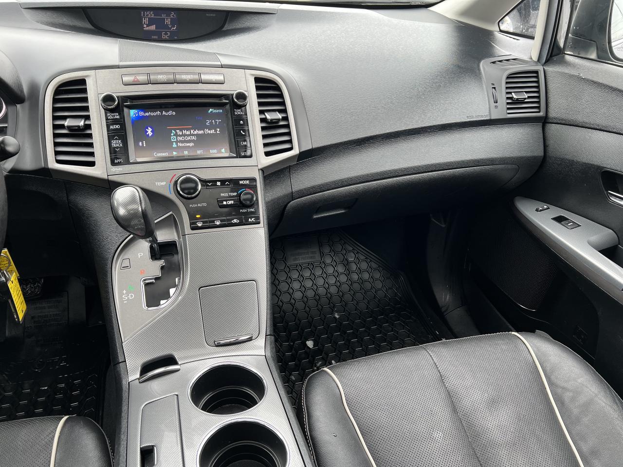 2013 Toyota Venza V6 PREMIUM PACKAGE Photo