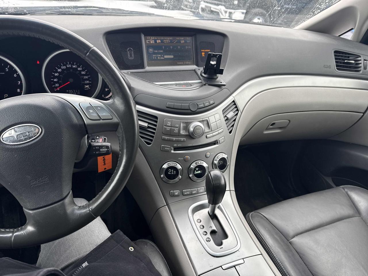 2011 Subaru Tribeca LIMITED Photo