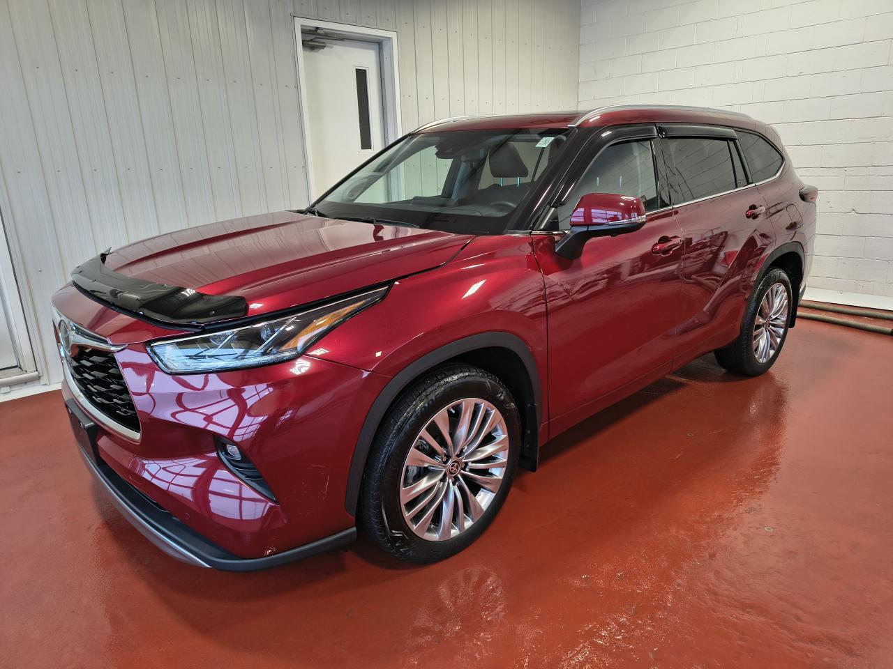 Used 2024 Toyota Highlander Limited PLATINUM AWD for sale in Pembroke, ON