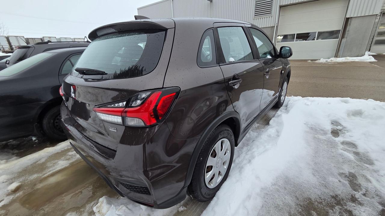 2020 Mitsubishi RVR ES Photo