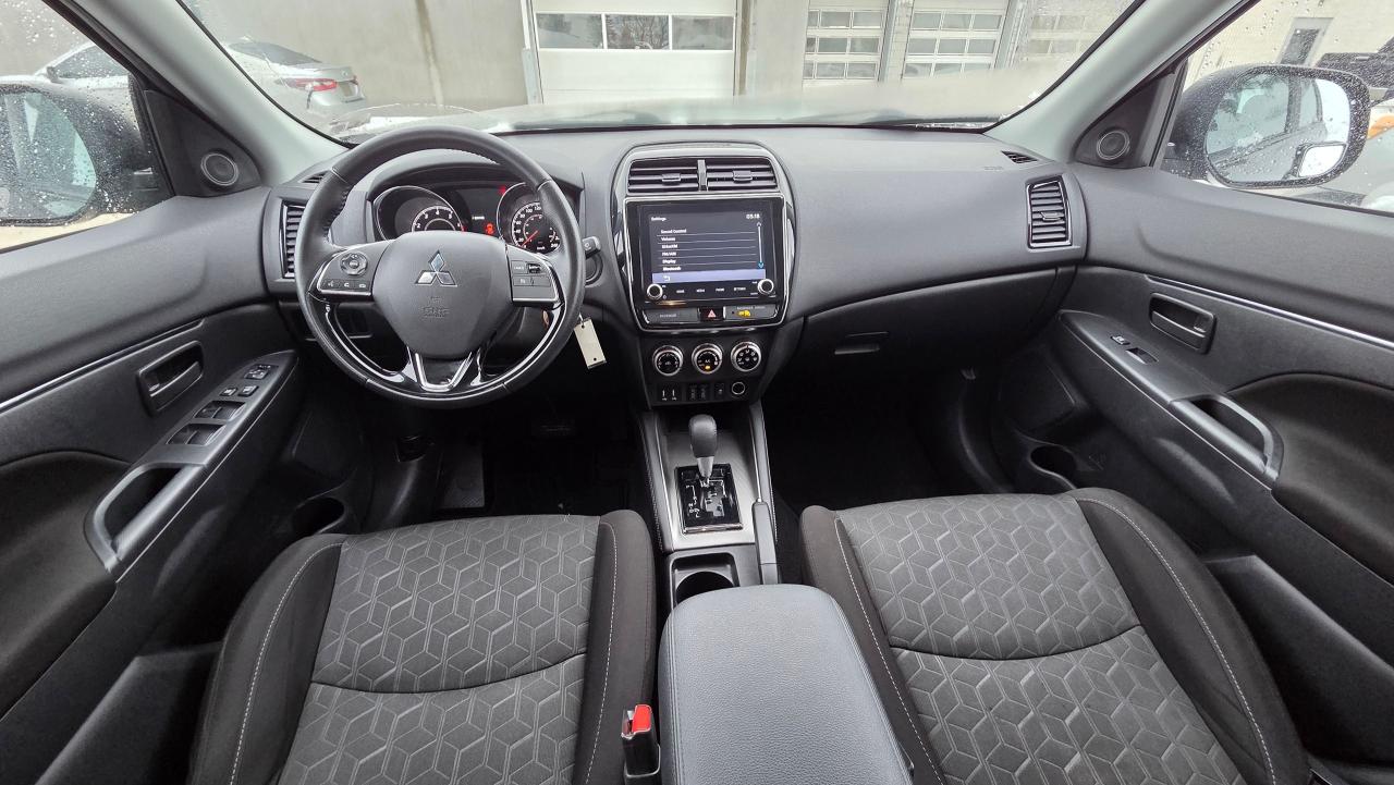 2020 Mitsubishi RVR ES Photo