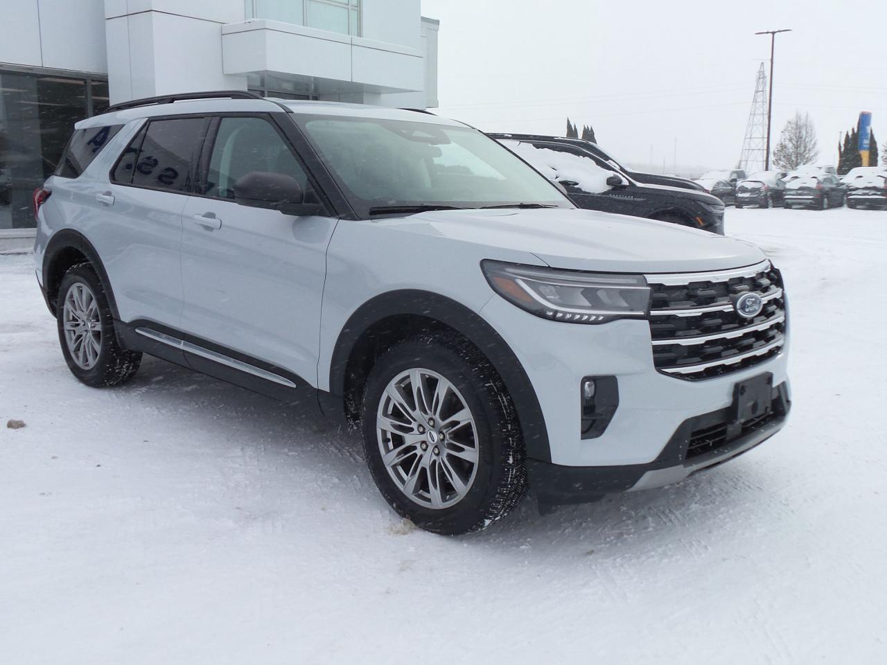 2025 Ford Explorer ACTIVE, PANO ROOF, COMFORT PACKAGE! 20" RIMS! Photo2