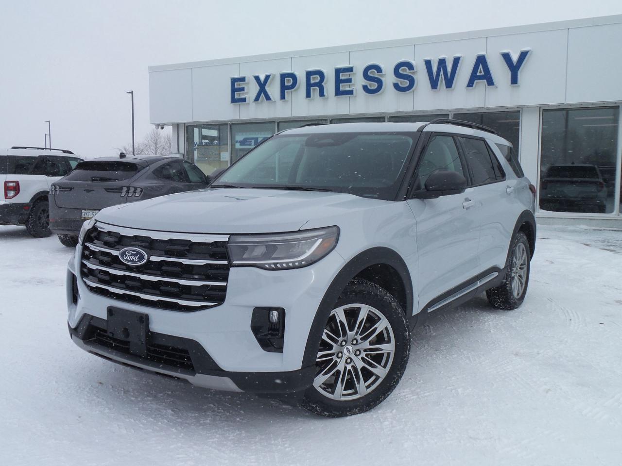 2025 Ford Explorer ACTIVE, PANO ROOF, COMFORT PACKAGE! 20" RIMS! Photo