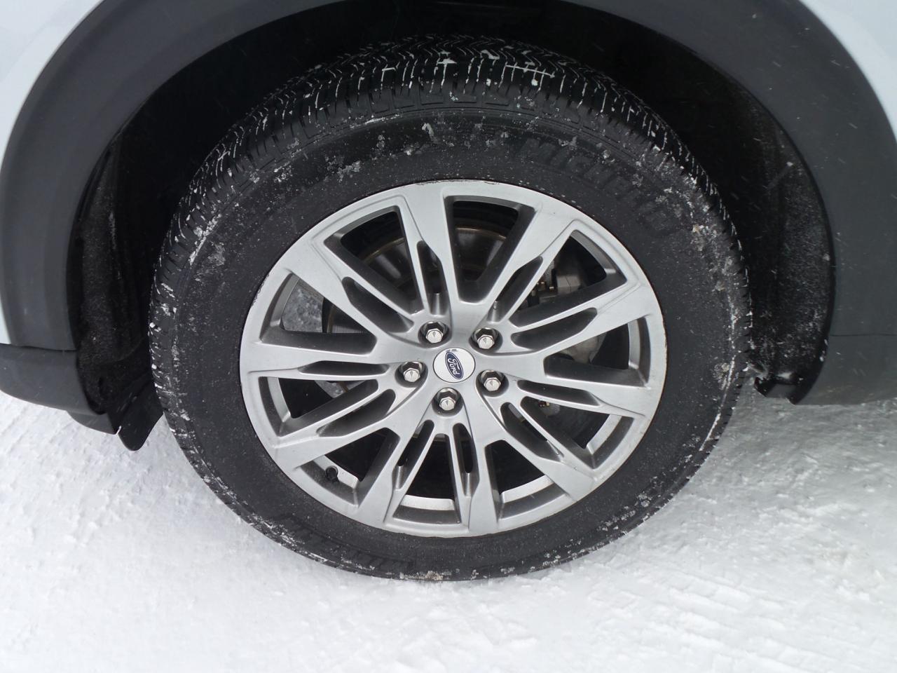 2025 Ford Explorer ACTIVE, PANO ROOF, COMFORT PACKAGE! 20" RIMS! Photo