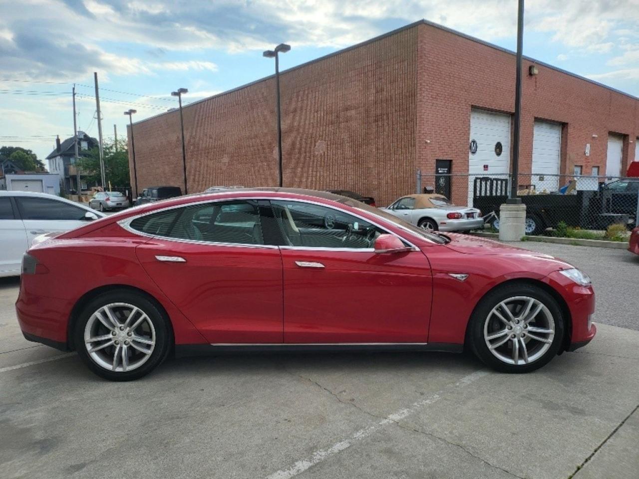 2013 Tesla Model S S 60-7 PASSENGER-LEATHER-AUTOPILOT Photo