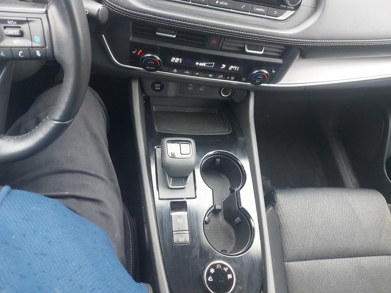 2024 Nissan Rogue SV MOONROOF Photo