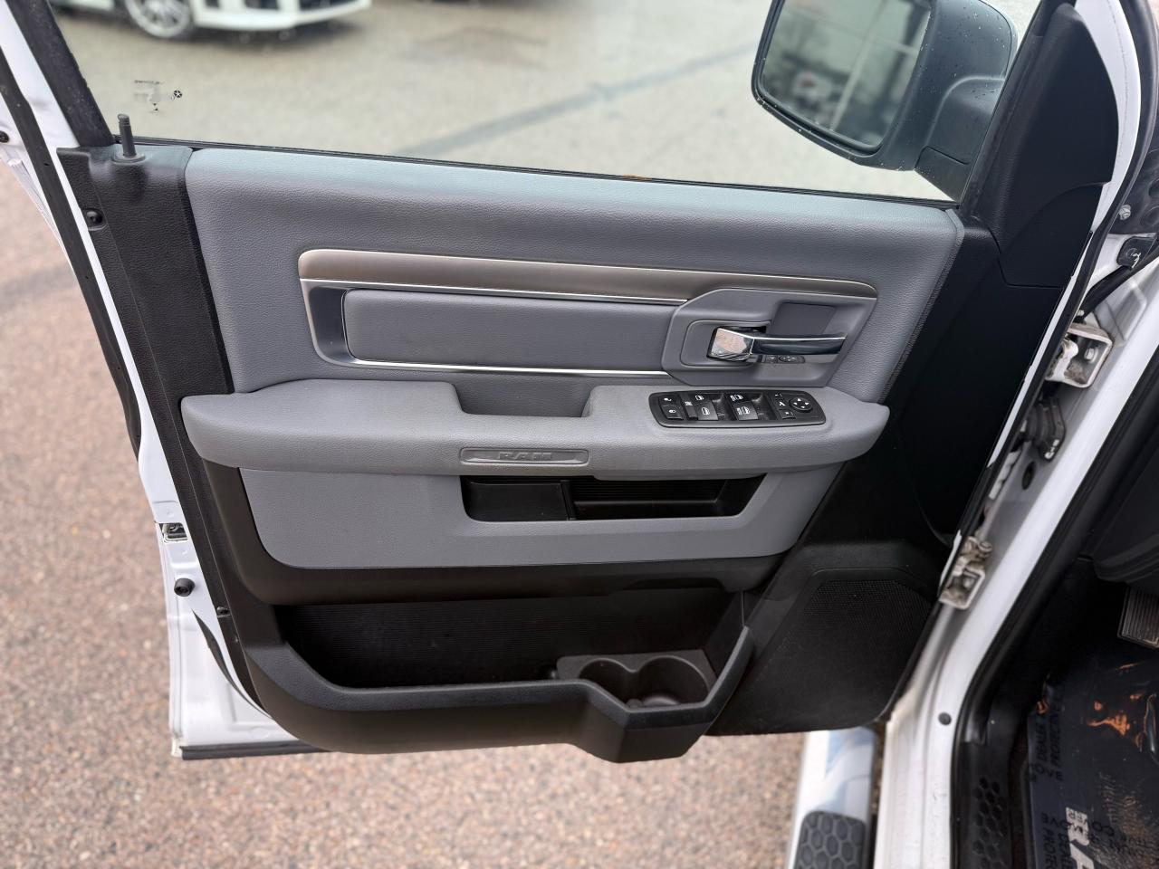 2017 RAM 1500 SLT Photo