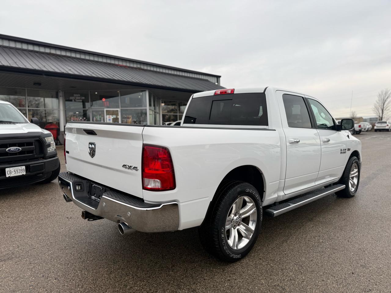 2017 RAM 1500 SLT Photo3