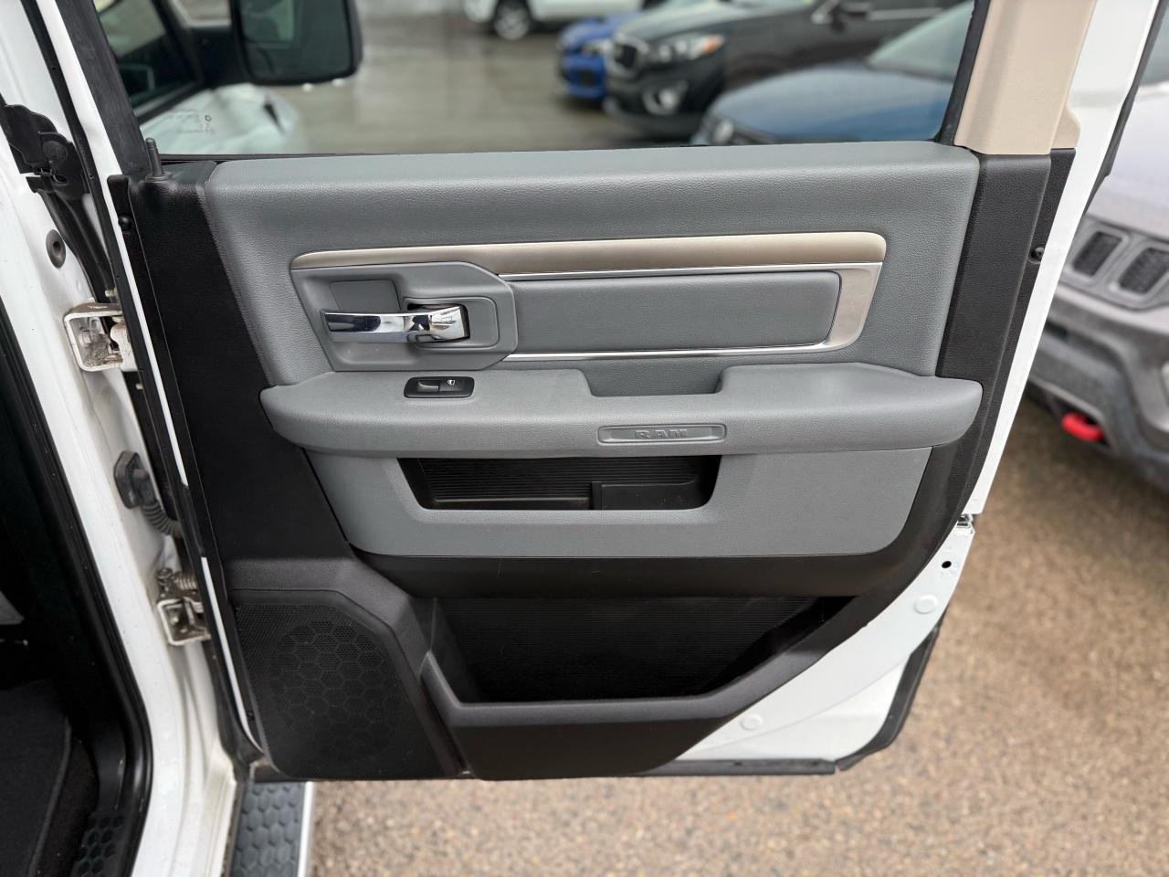 2017 RAM 1500 SLT Photo