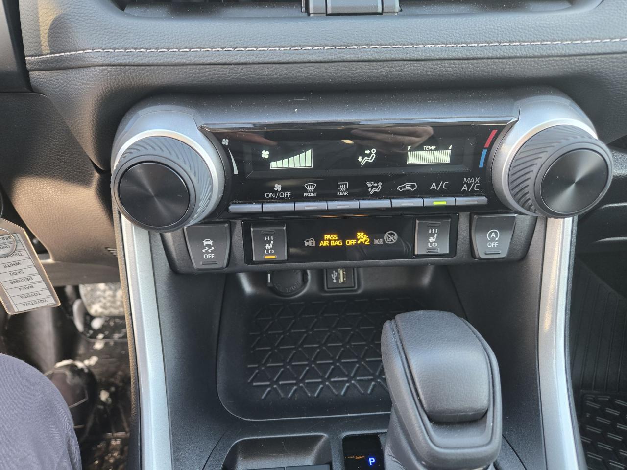 2025 Toyota RAV4 LE Photo