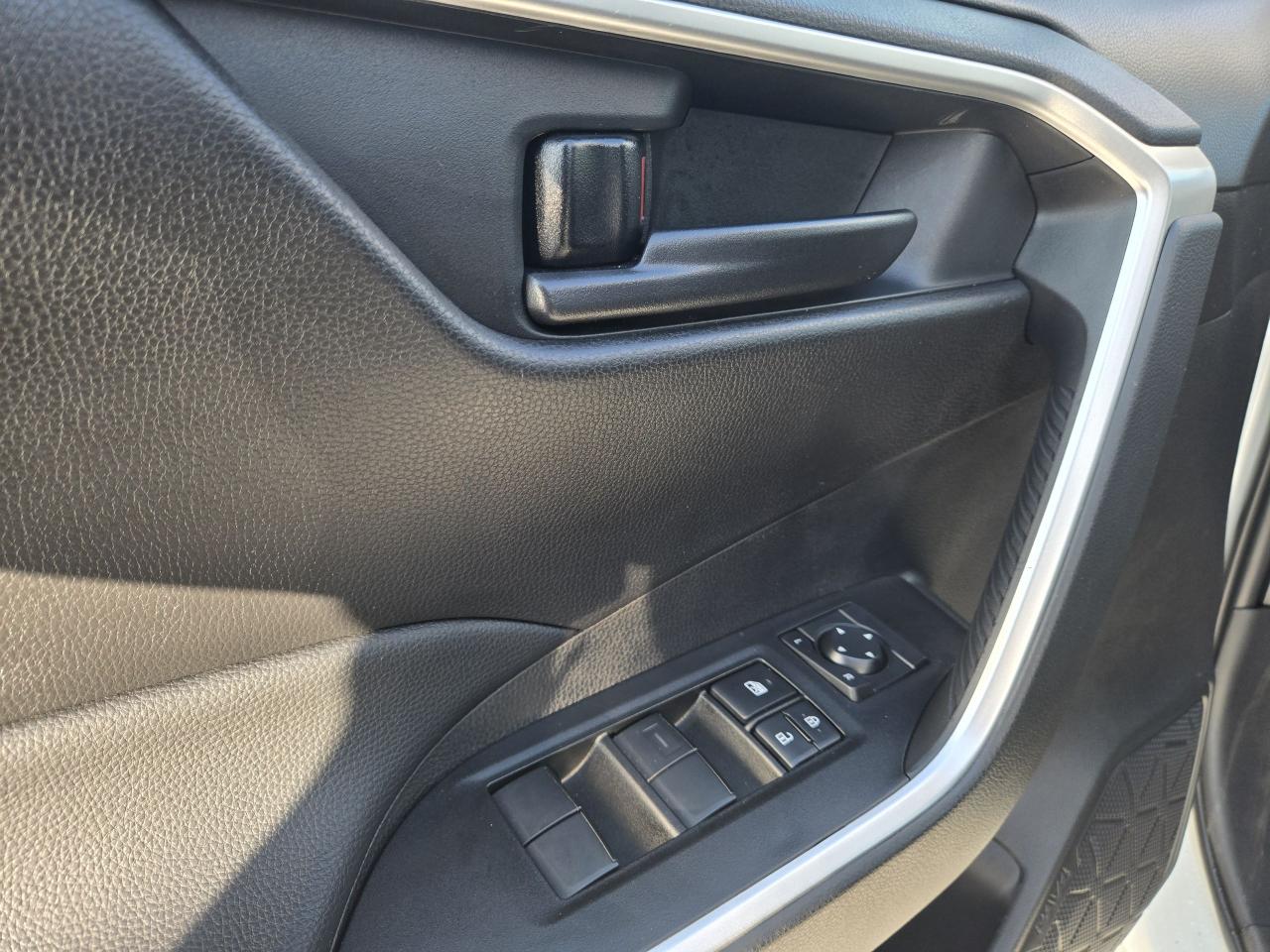 2025 Toyota RAV4 LE Photo