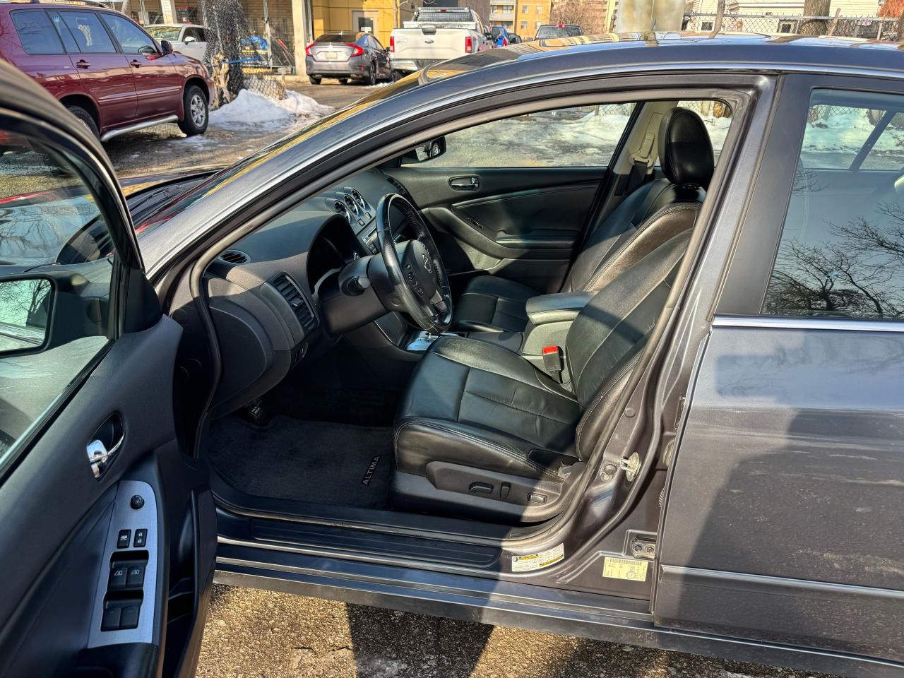 2012 Nissan Altima 2.5 SL - LOADED! Photo