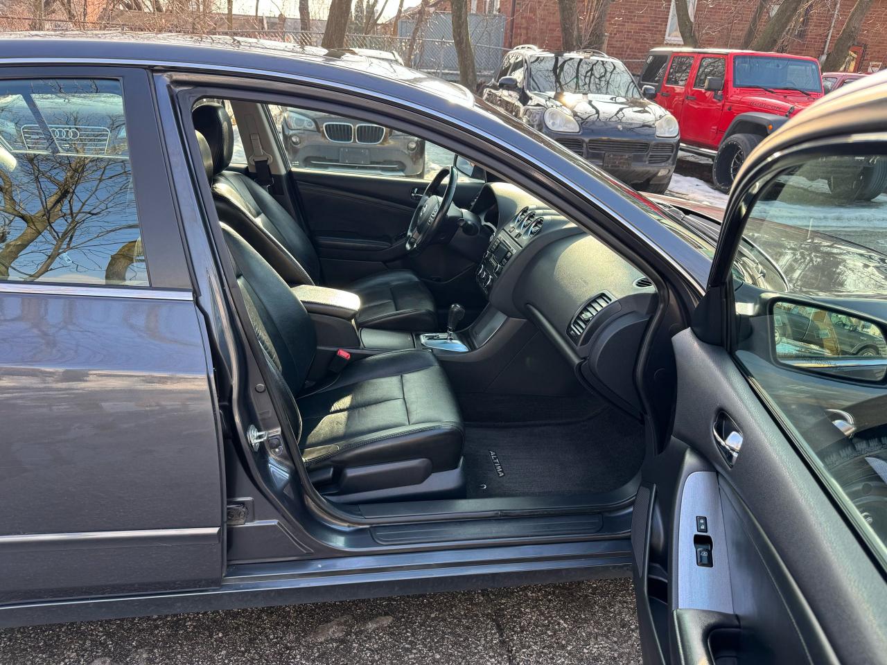 2012 Nissan Altima 2.5 SL - LOADED! Photo