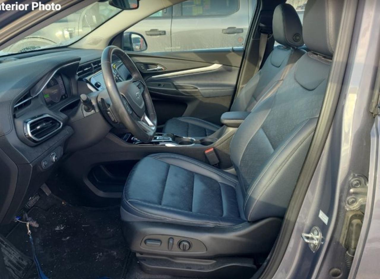 2022 Chevrolet Bolt EUV LT | Leather | Heated Seats | CarPlay + Android | Power Seat | Rear Camera | and More ! Photo