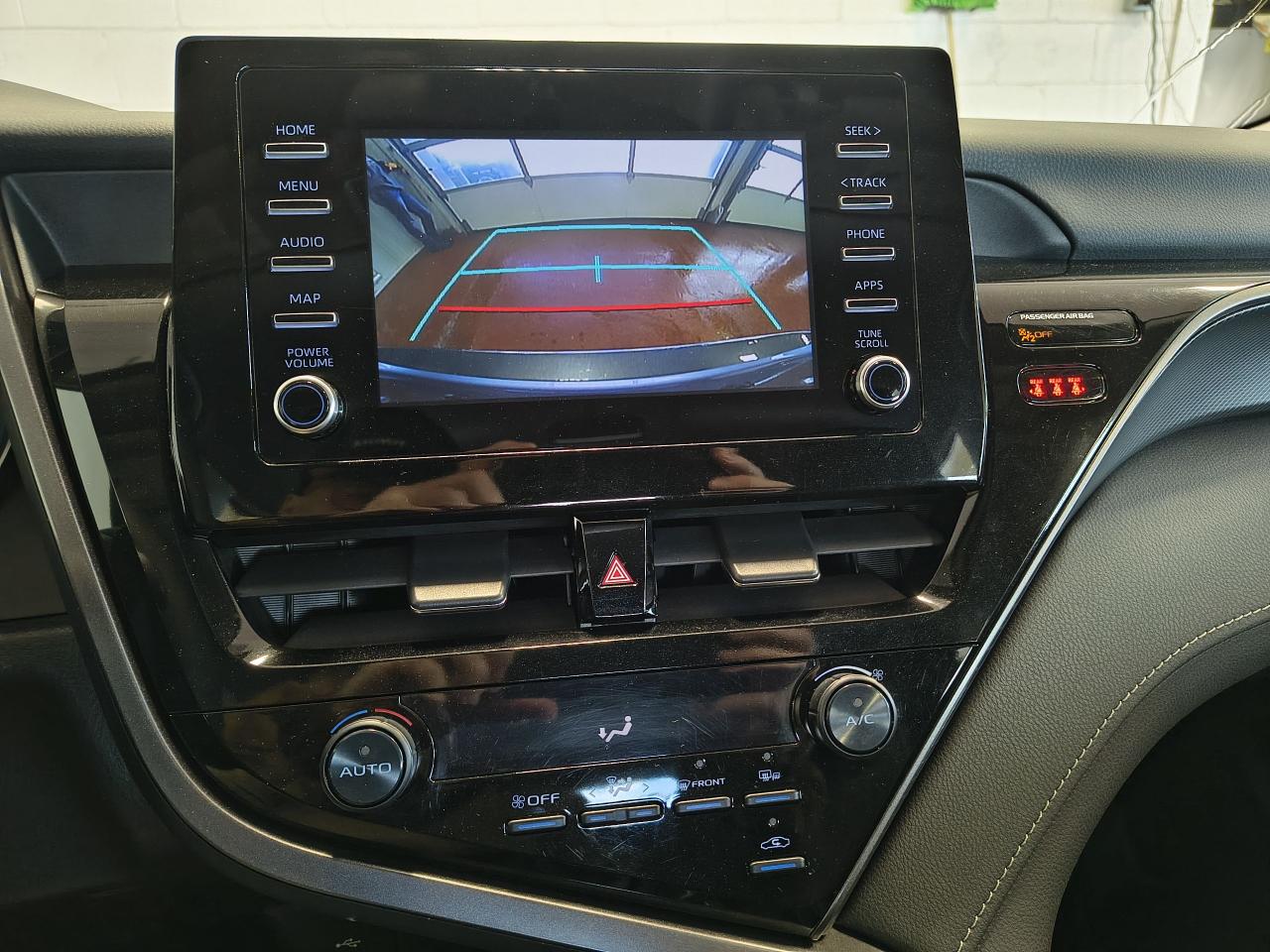 2021 Toyota Camry SE Photo0