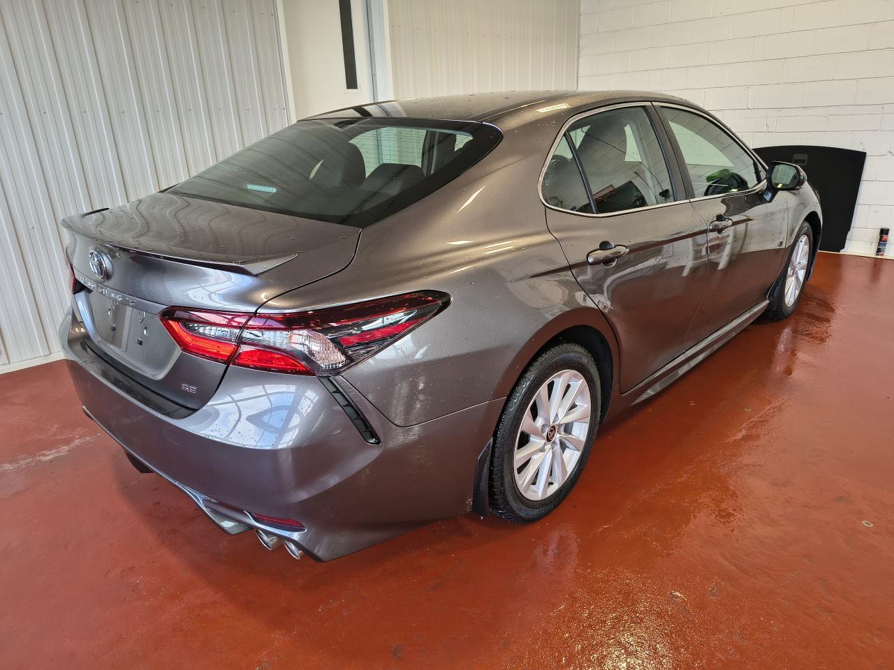 2021 Toyota Camry SE Photo0
