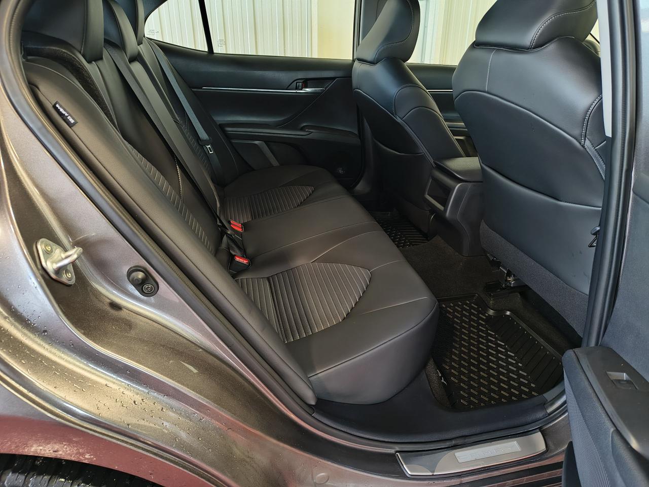 2021 Toyota Camry SE Photo0