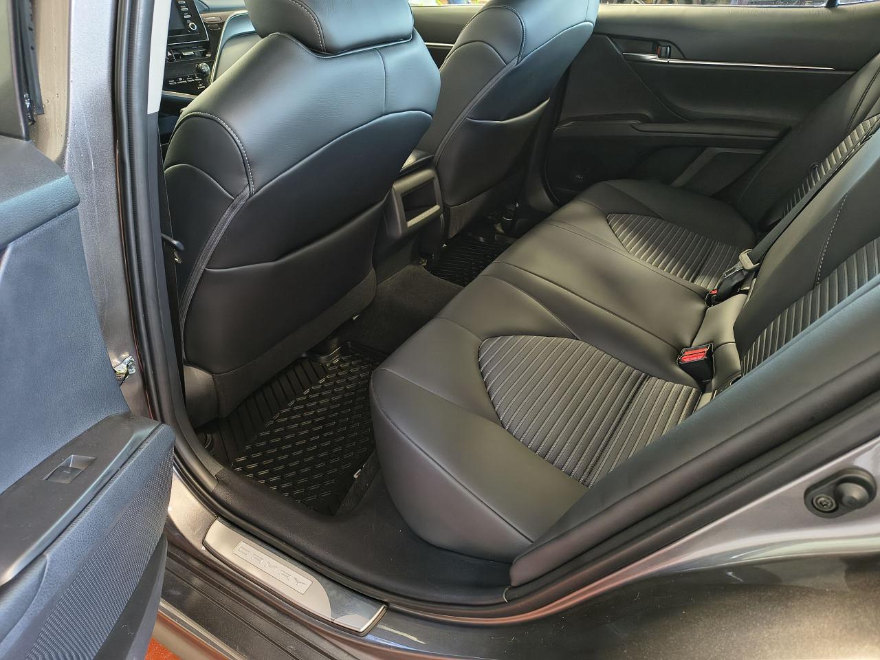 2021 Toyota Camry SE Photo0