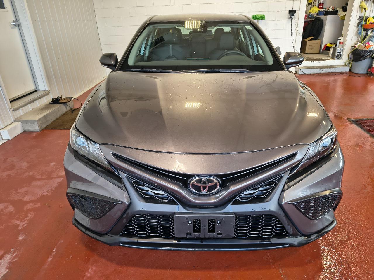 2021 Toyota Camry SE Photo0