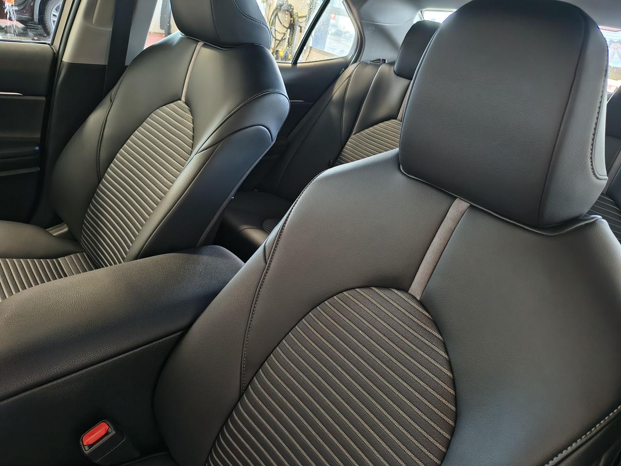 2021 Toyota Camry SE Photo0