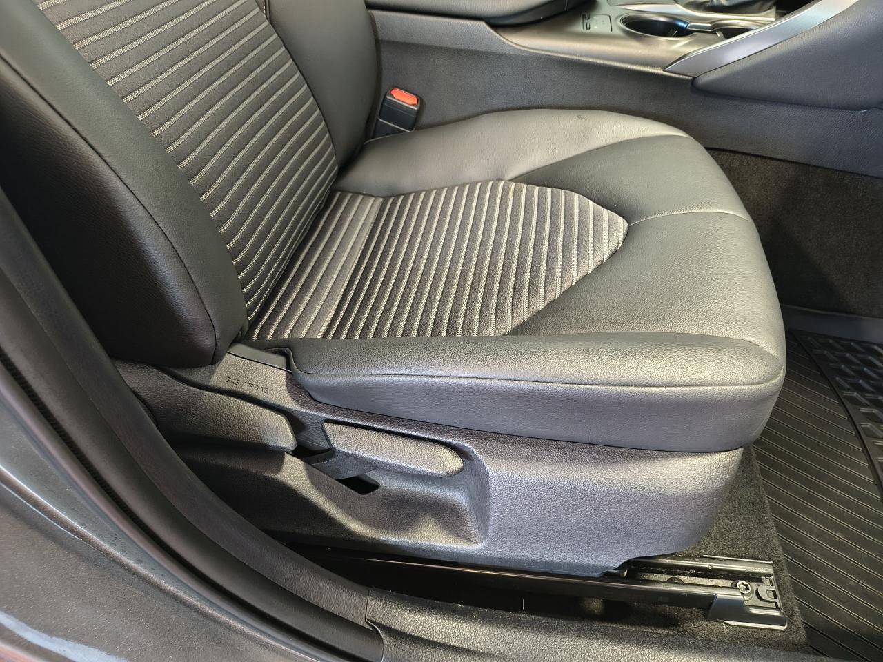 2021 Toyota Camry SE Photo0