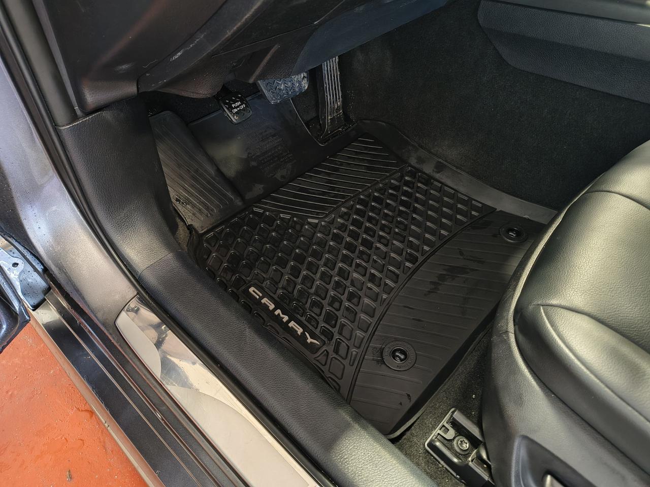 2021 Toyota Camry SE Photo0