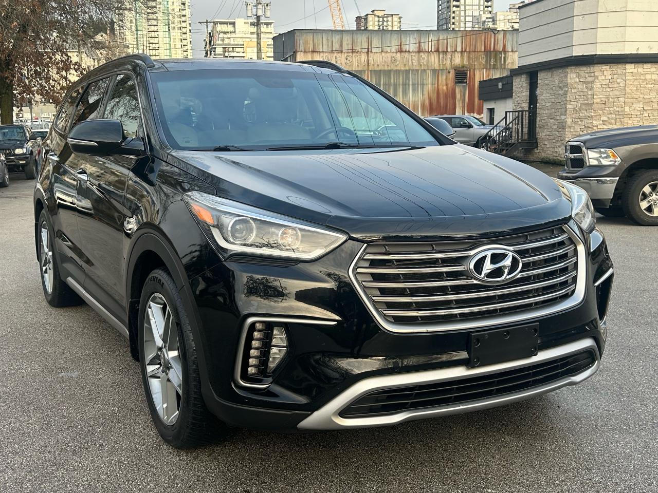 2017 Hyundai Santa Fe XL AWD 4dr Limited w/6-Passenger/Tow Pkg - Photo #4