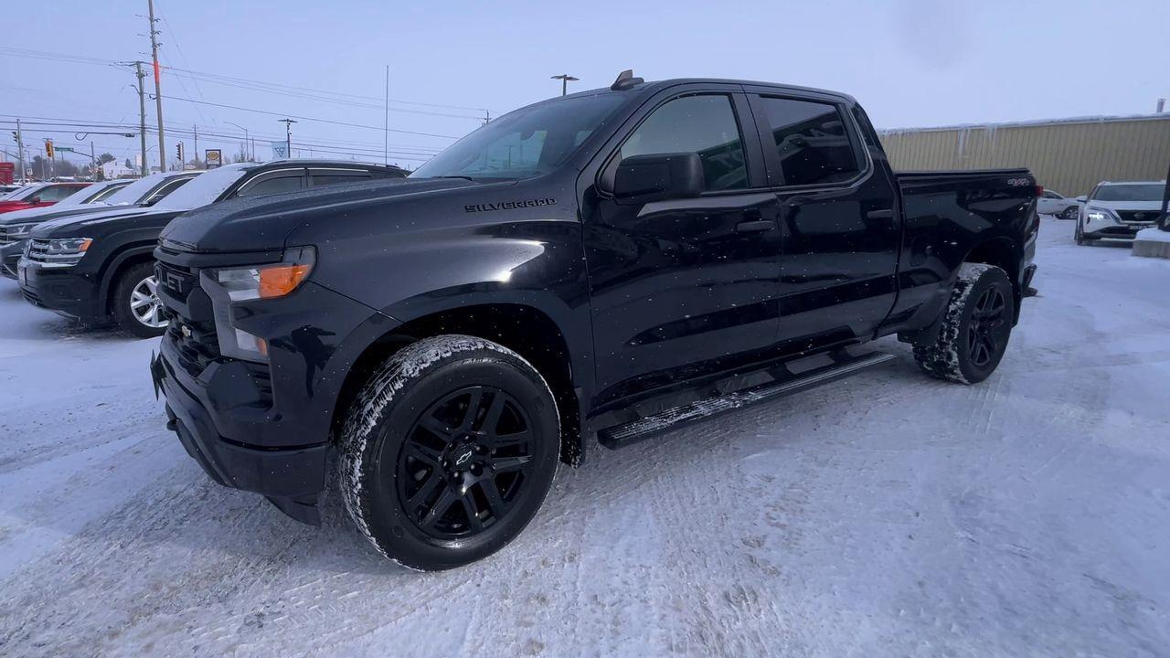 2023 Chevrolet Silverado 1500 Custom 4X4, 6 PASSENGER, SIRIUS XM, BACK UP CAM, POWER LIFTGATE!! Photo3