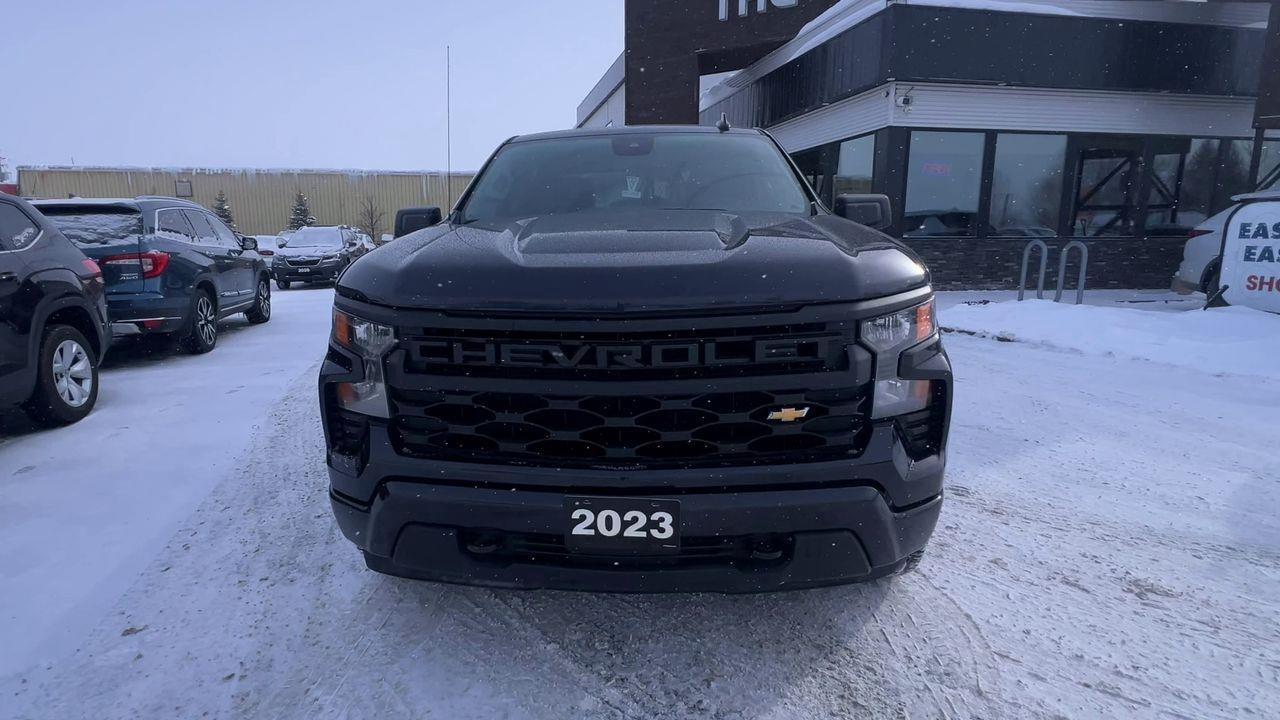 2023 Chevrolet Silverado 1500 Custom 4X4, 6 PASSENGER, SIRIUS XM, BACK UP CAM, POWER LIFTGATE!! Photo2