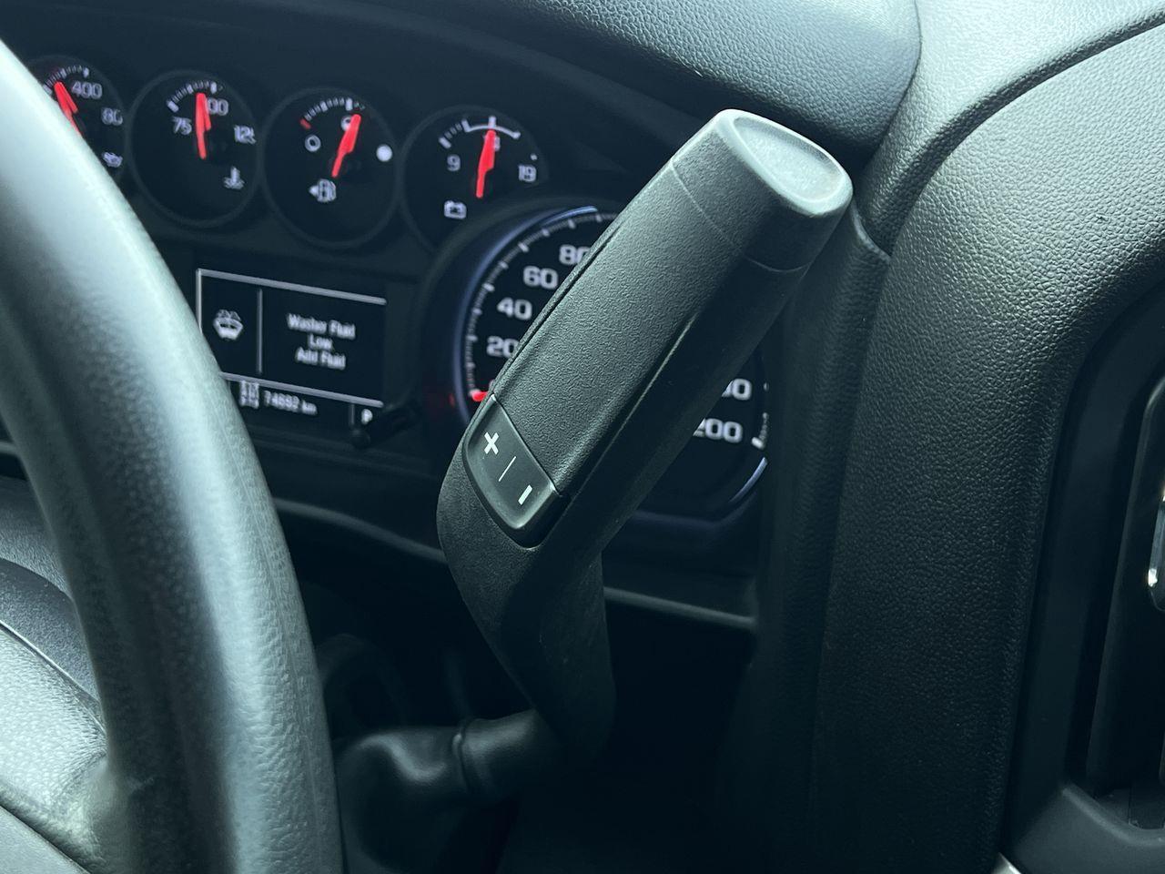 2023 Chevrolet Silverado 1500 Custom 4X4, 6 PASSENGER, SIRIUS XM, BACK UP CAM, POWER LIFTGATE!! Photo