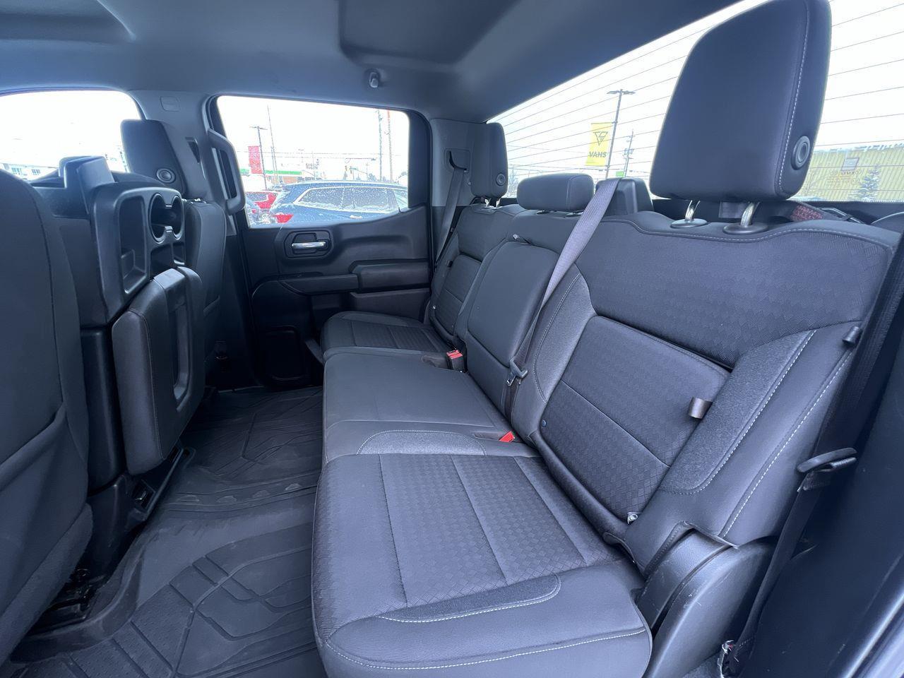 2023 Chevrolet Silverado 1500 Custom 4X4, 6 PASSENGER, SIRIUS XM, BACK UP CAM, POWER LIFTGATE!! Photo