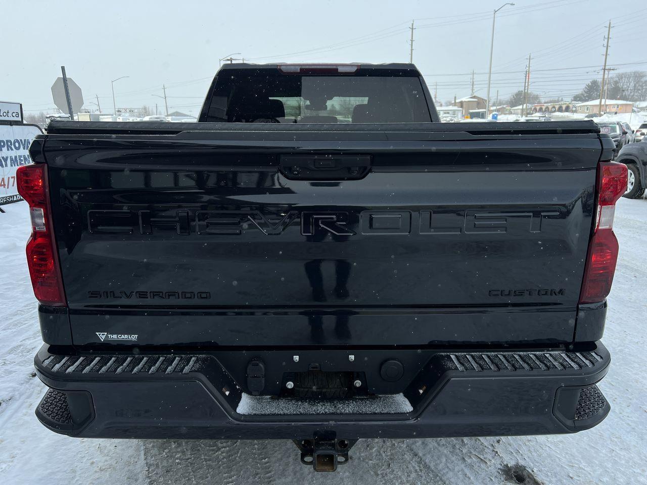 2023 Chevrolet Silverado 1500 Custom 4X4, 6 PASSENGER, SIRIUS XM, BACK UP CAM, POWER LIFTGATE!! Photo