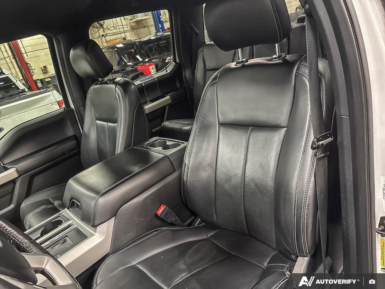 2020 Ford F-150 Lariat 502A|$7K IN OPTIONS|LONGBOX 6.5FT|BLK PKG|STEP|FX4 Photo