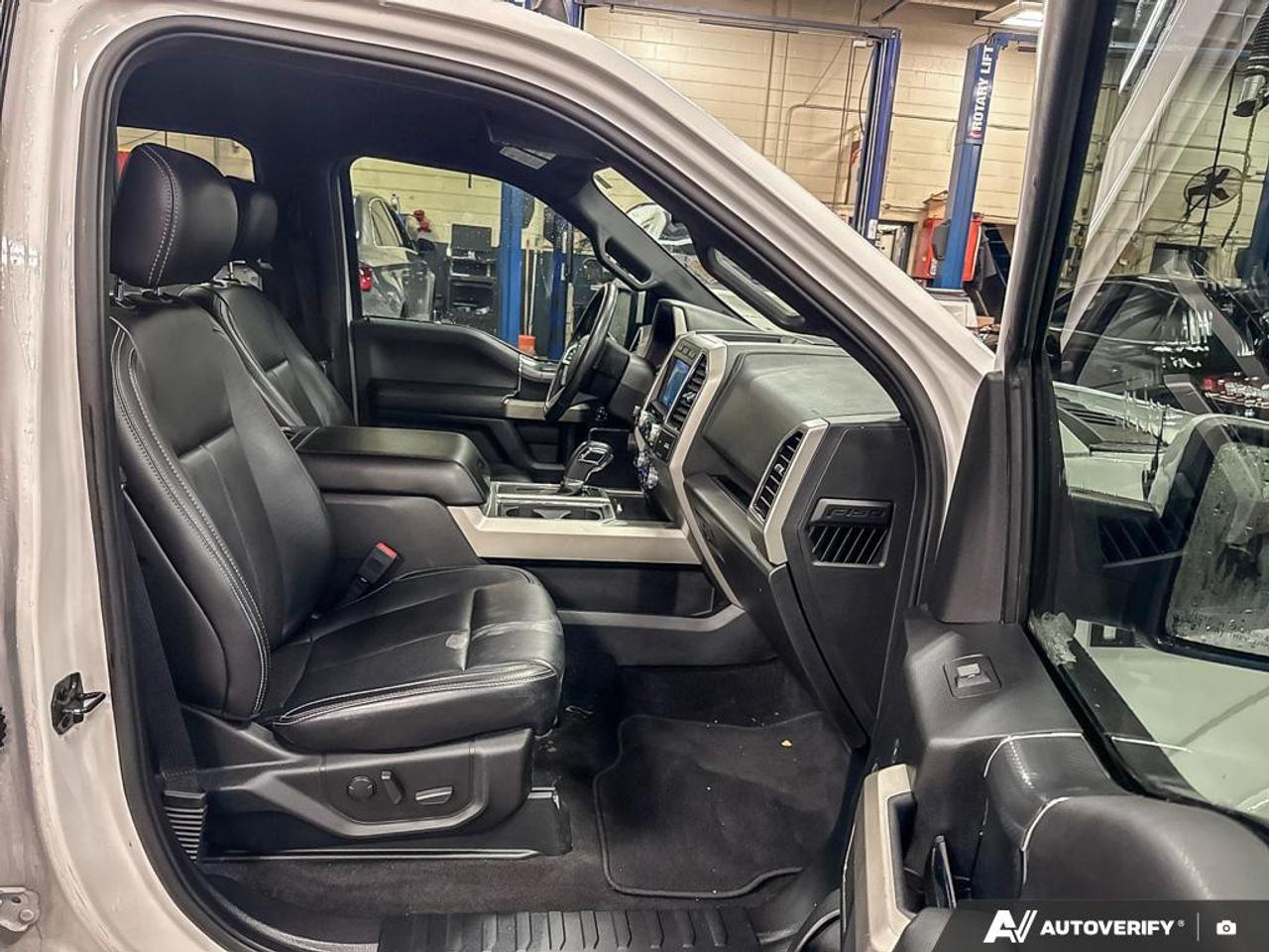 2020 Ford F-150 Lariat 502A|$7K IN OPTIONS|LONGBOX 6.5FT|BLK PKG|STEP|FX4 Photo