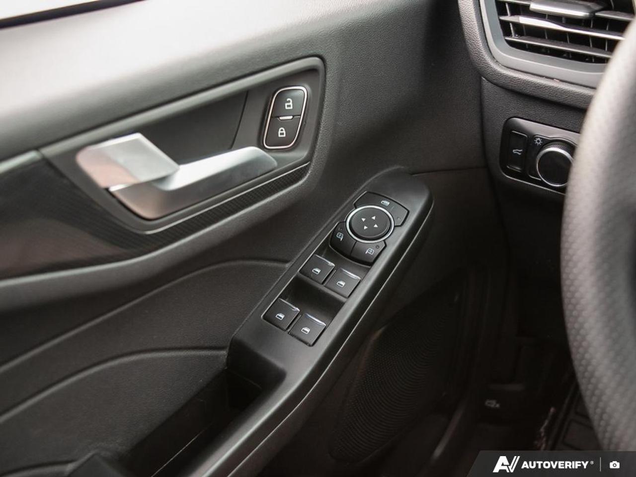 2025 Ford Escape ST-Line Moonroof Photo