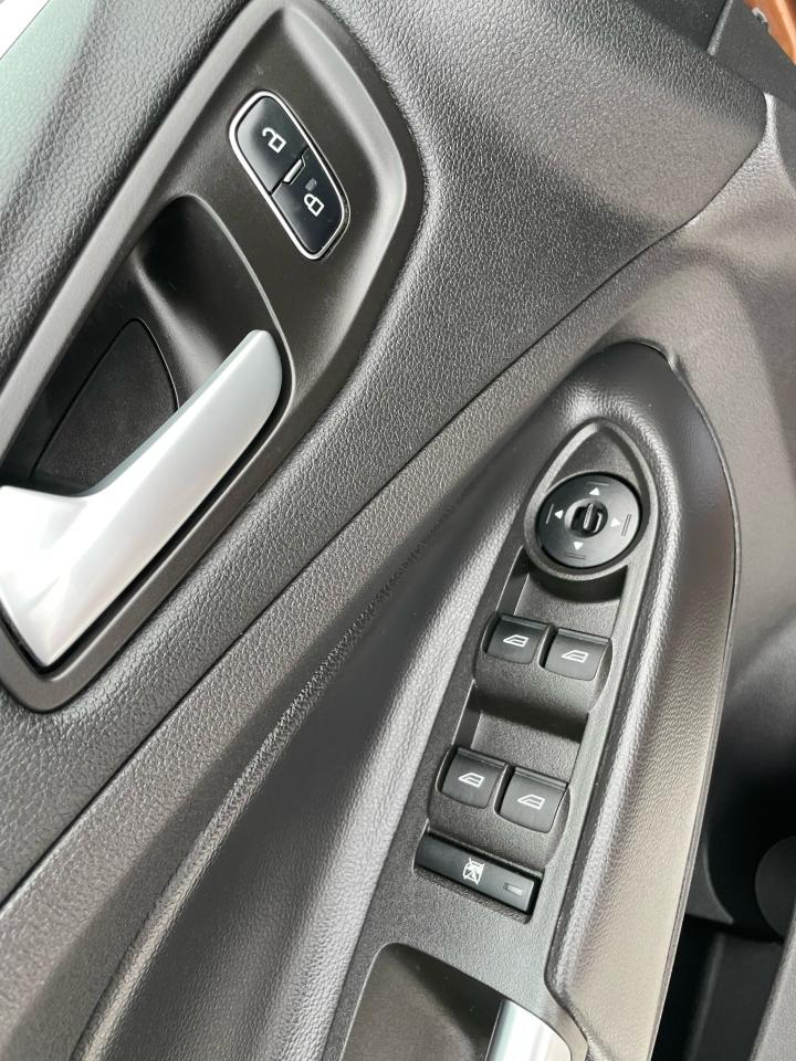 2017 Ford Escape SE Photo