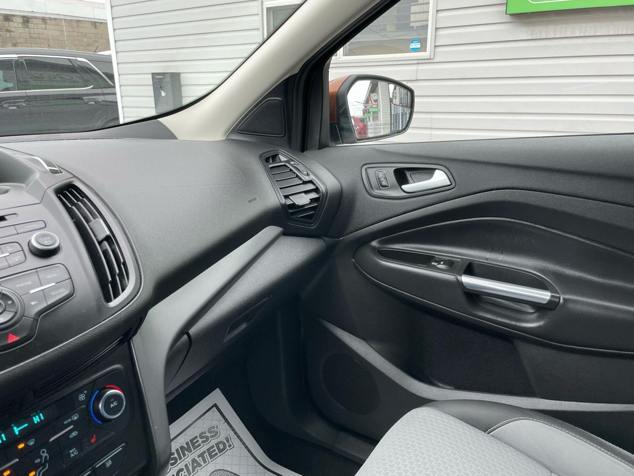 2017 Ford Escape SE Photo