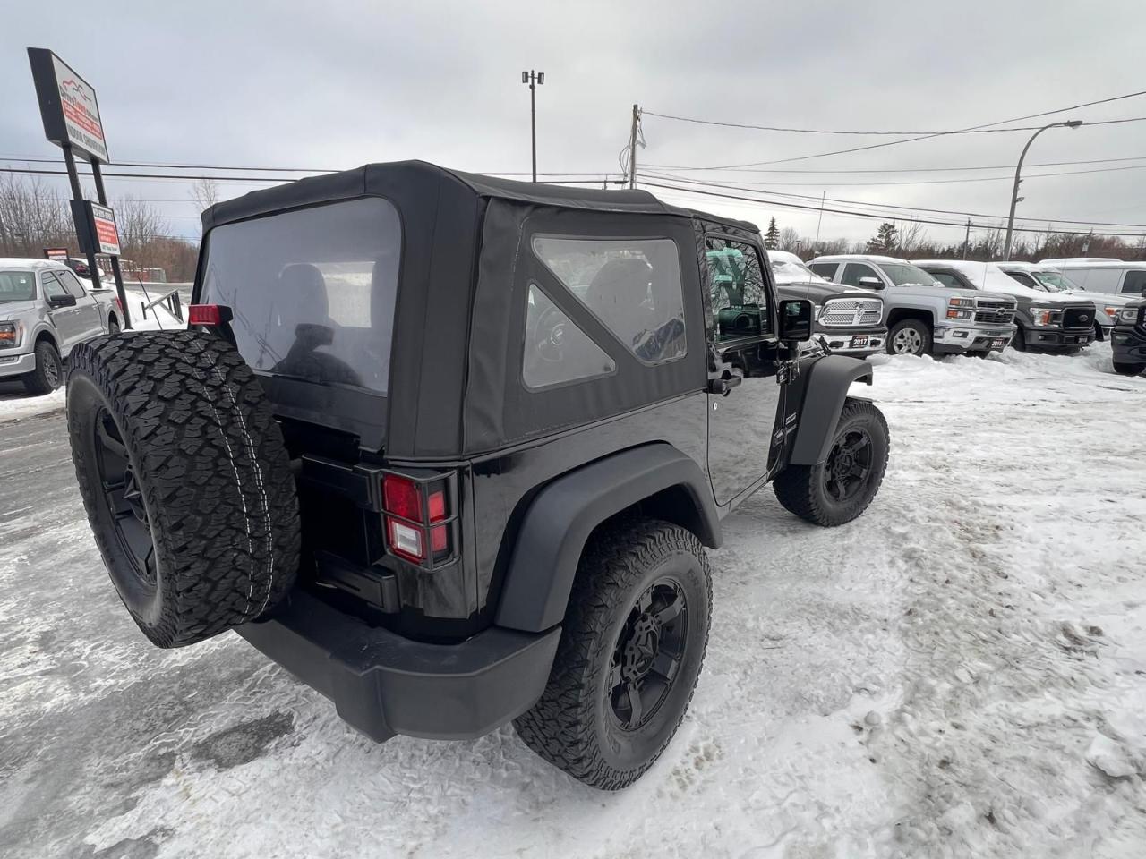 2017 Jeep Wrangler SPORT Photo4