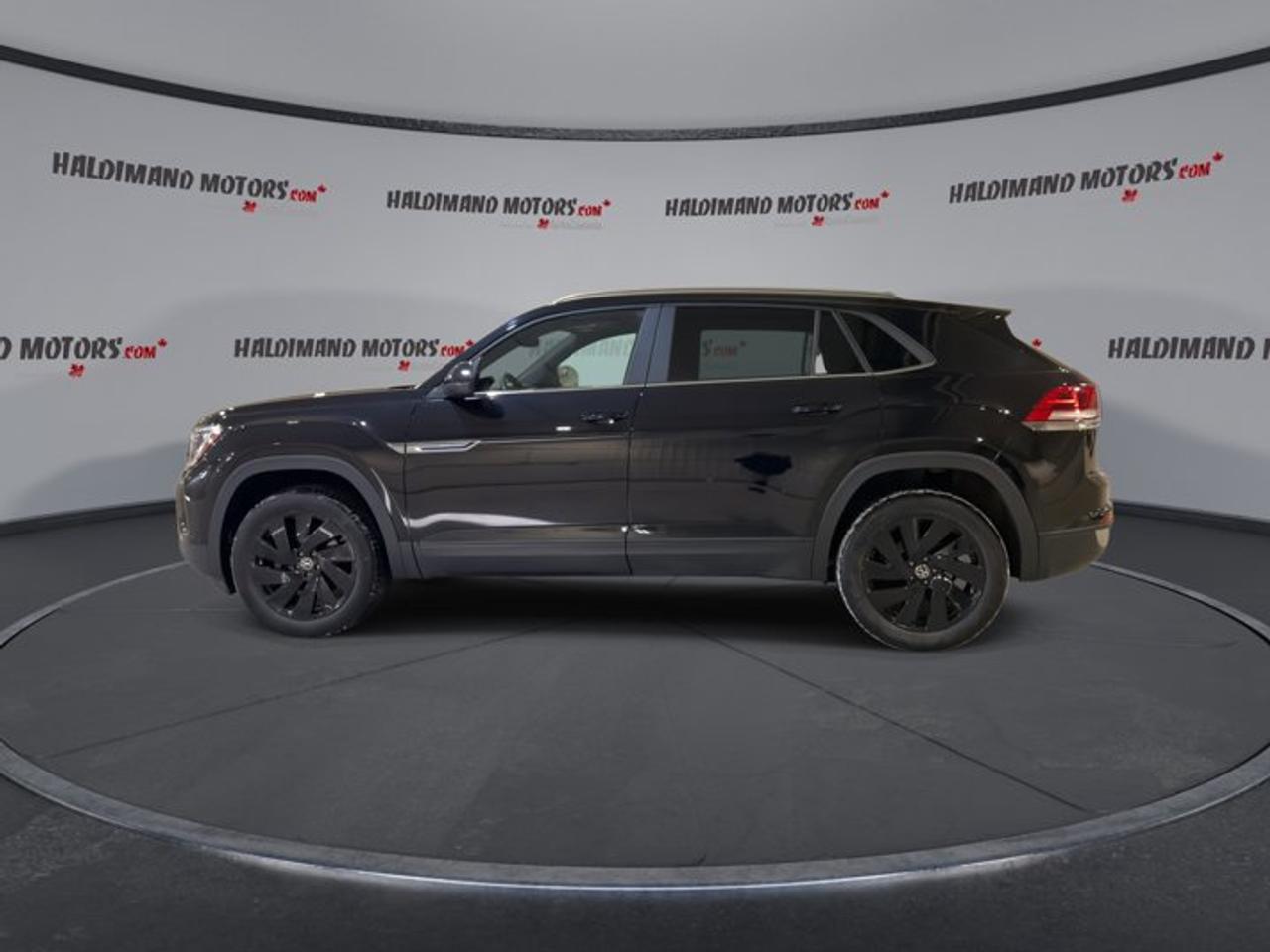 2024 Volkswagen Atlas Cross Sport Comfortline 4MOTION | No Accidents | One Owner Photo4