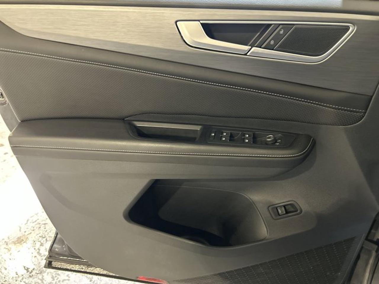 2024 Volkswagen Atlas Cross Sport Comfortline 4MOTION | No Accidents | One Owner Photo