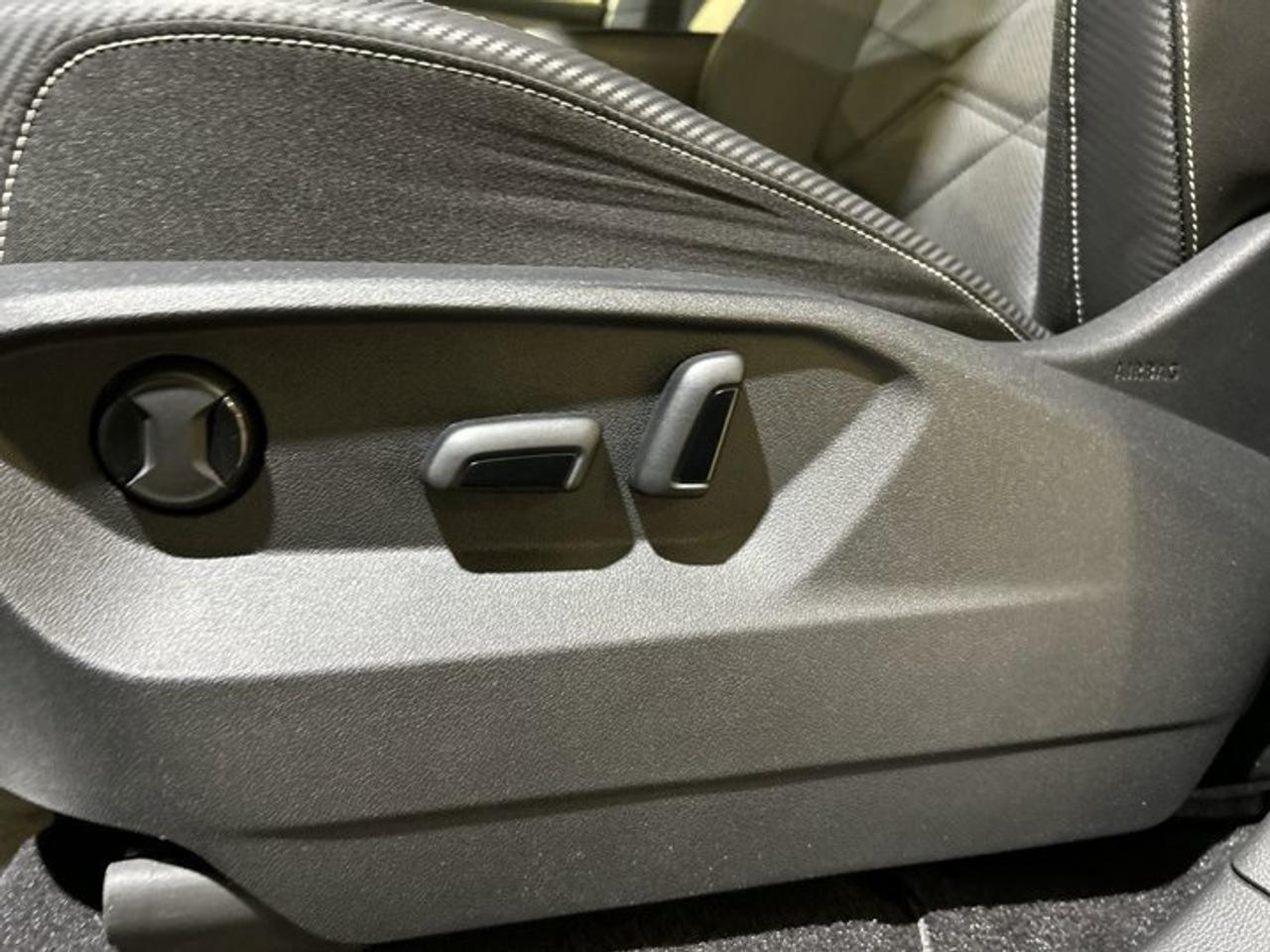 2024 Volkswagen Atlas Cross Sport Comfortline 4MOTION | No Accidents | One Owner Photo