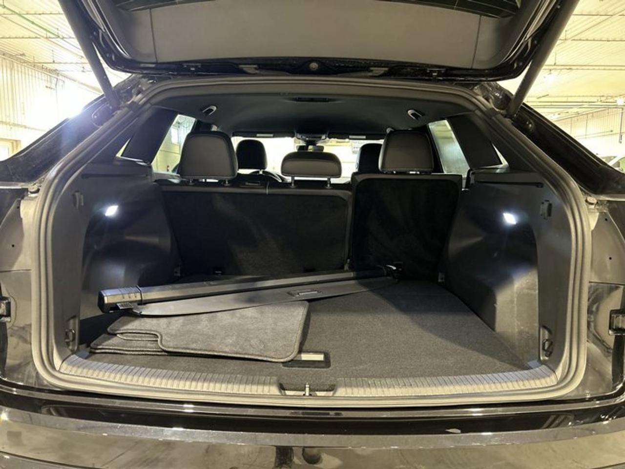 2024 Volkswagen Atlas Cross Sport Comfortline 4MOTION | No Accidents | One Owner Photo